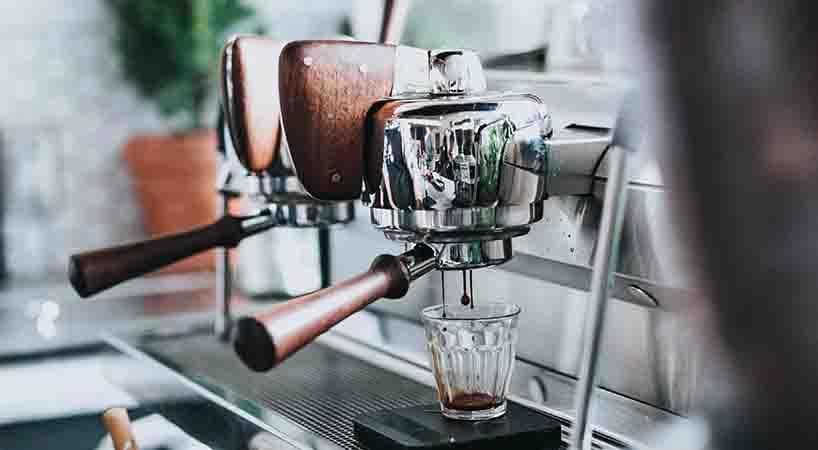 7 Questions to Ask Yourself Before Buying a Coffee Maker - Something's Brewing
